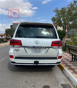 تۆیۆتا لاند کروزەر